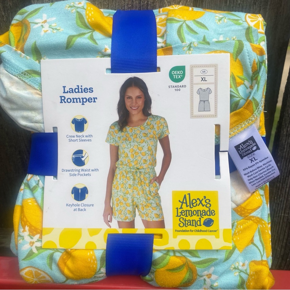 Cute comfy lemon romper with pockets!